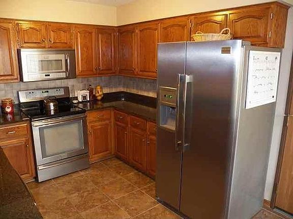 Gorgeous kitchen to work in!