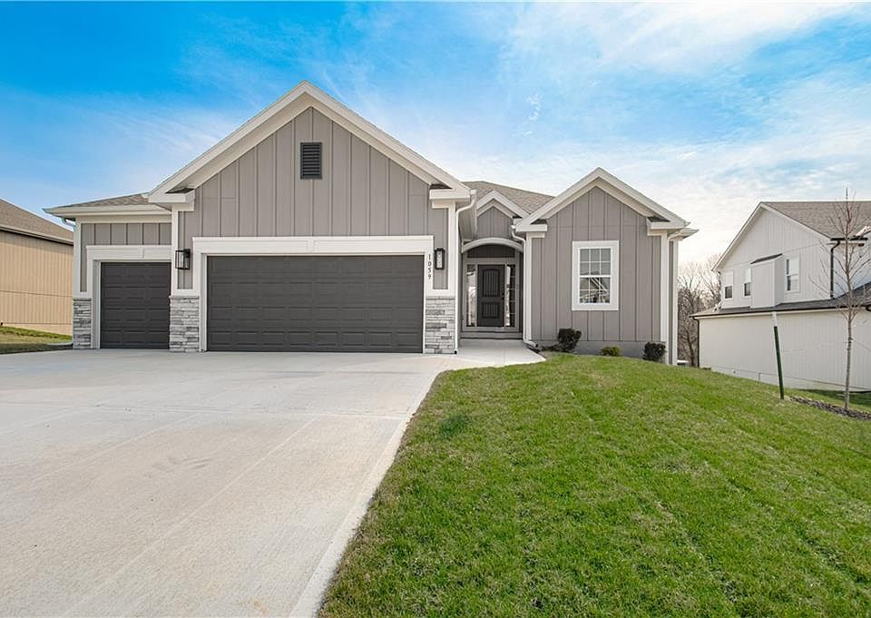 1st image of 1059 Fir Ln