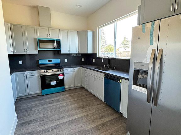 3rd image of 640 Marin Ave