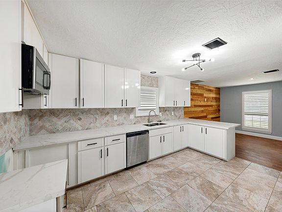 5th image of 3211 N Park Dr