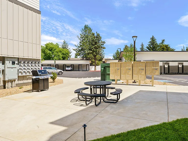 Bridgewater Apartments — Photo 36
