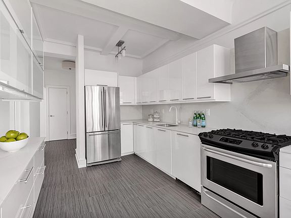 5th image of 2109 Broadway APT 1718