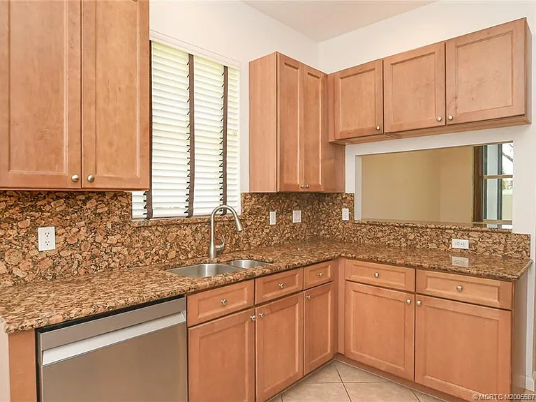 2206 SW Cape Cod Dr — Photo 6