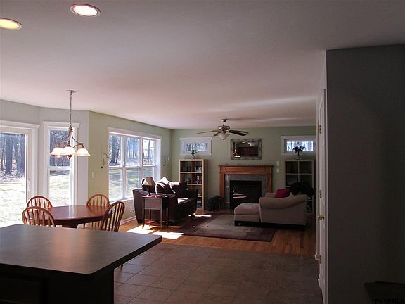 4th image of 137 Chatham St