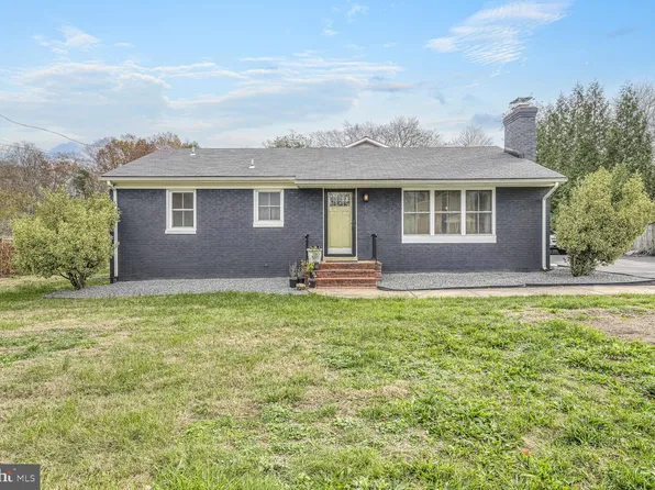 8027 McLean St, Manassas, VA 20111