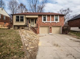3005 NW Castle Dr, Blue Springs, MO 64015