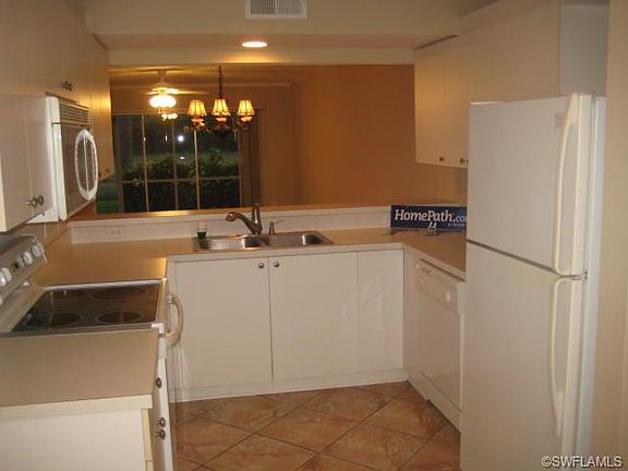 3rd image of 161 Robin Hood Cir Unit 101