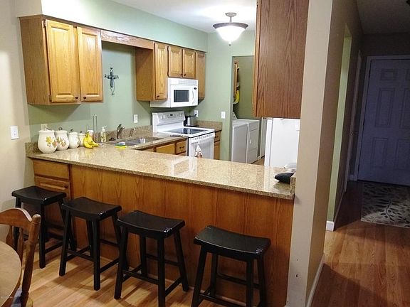 5th image of 714 Bayberry Ln
