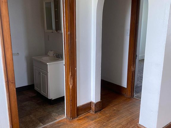 5th image of 2520 Sunset Blvd