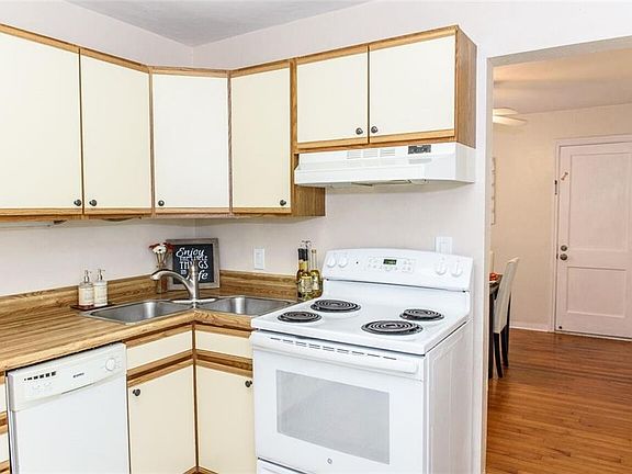 5th image of 851 51st Ave N
