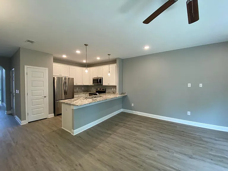 672 Denton Blvd #1 — Photo 4