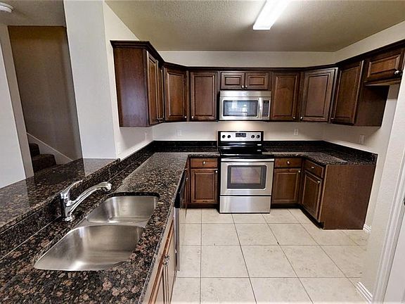 2nd image of 2338 Bloomfield Dr