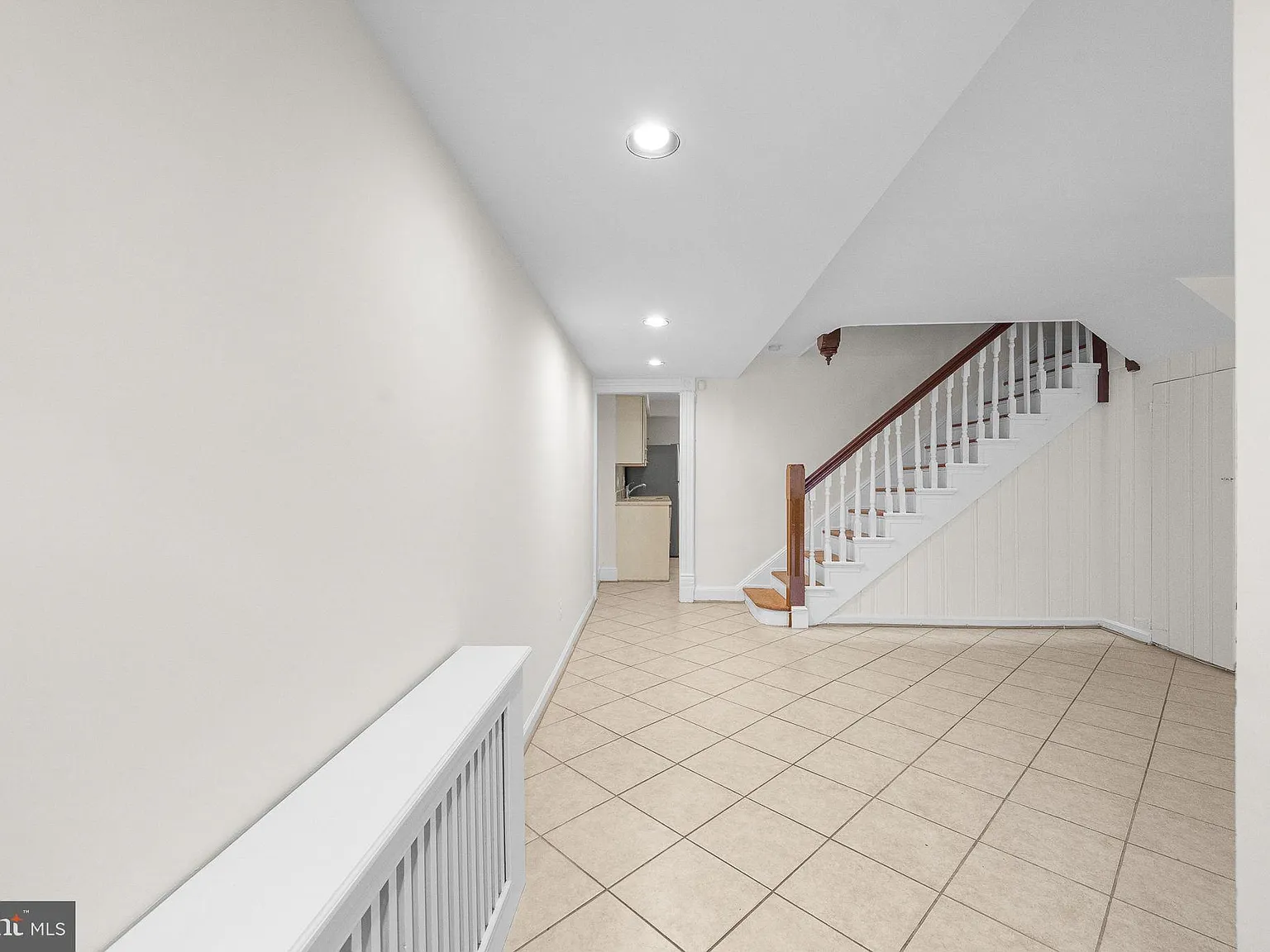 4 bed, 2.5 bath, 2100 sqft, $6,500 — Photo 3