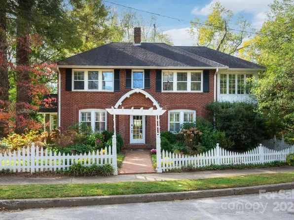 5 Celia Pl, Asheville, NC 28801
