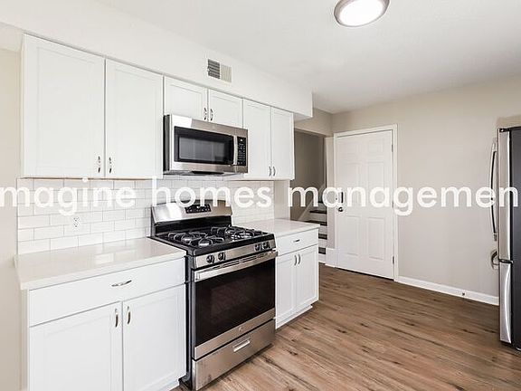 4th image of 411 Stuart St