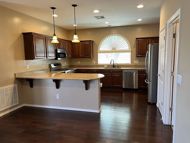 4457 E Carob Dr — Photo 2