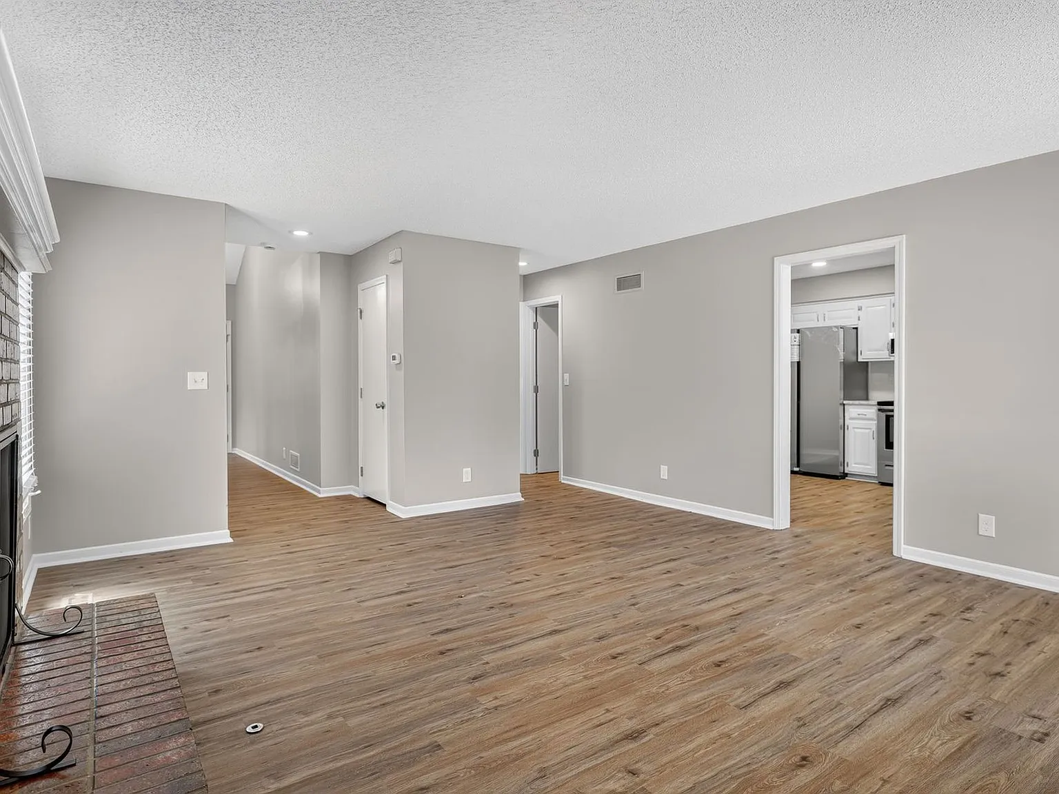 Fully Renovated 2 Bedroom and 2.5 Bath Townhome Located Indian Creek Park Estates Neighborhood! — Photo 3