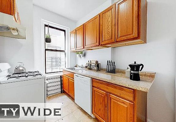 4th image of 19 E 109th St #26