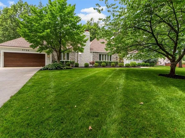 5726 Howe Dr, Fairway, KS 66205