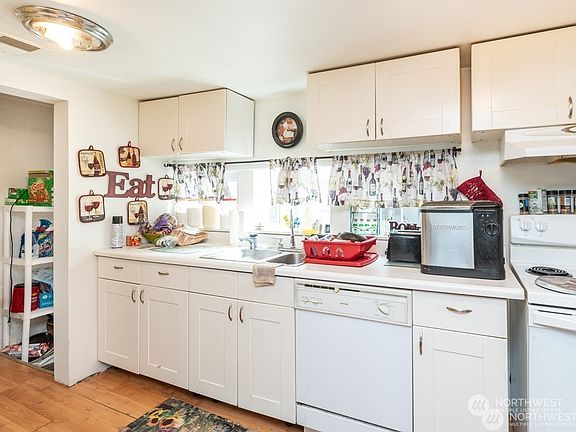 4th image of 3902 S Wright Avenue