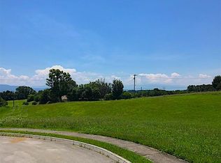 210 Charles Ct, Dandridge, TN 37725