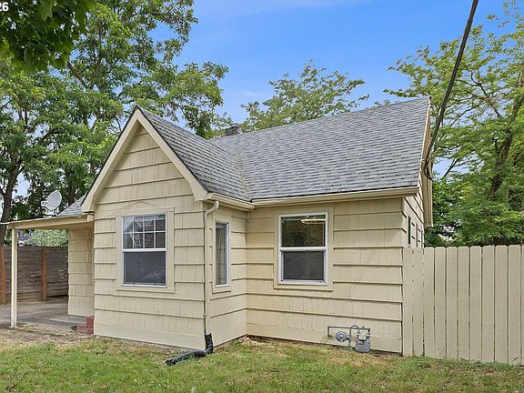 3rd image of 8305 SE Rhone St