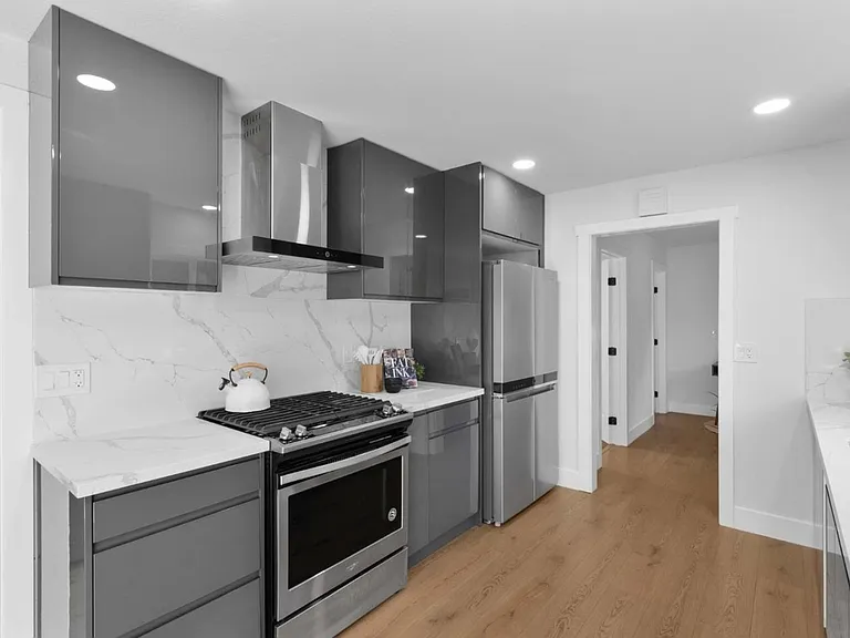 3905 Stanford Way — Photo 3