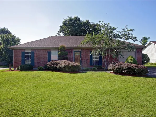 714 Potters Ln, Clarksville, IN 47129