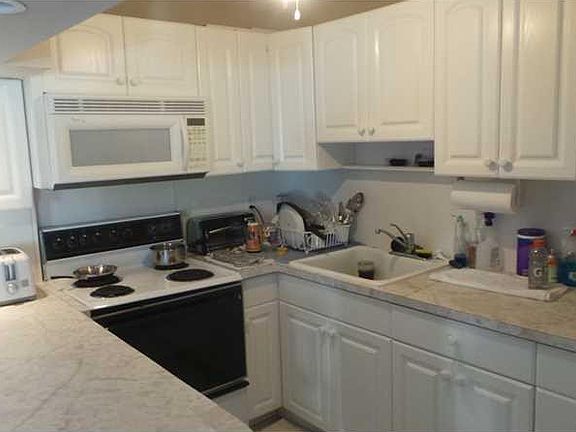 2nd image of 629 SE 19th Avenue #VIL. A