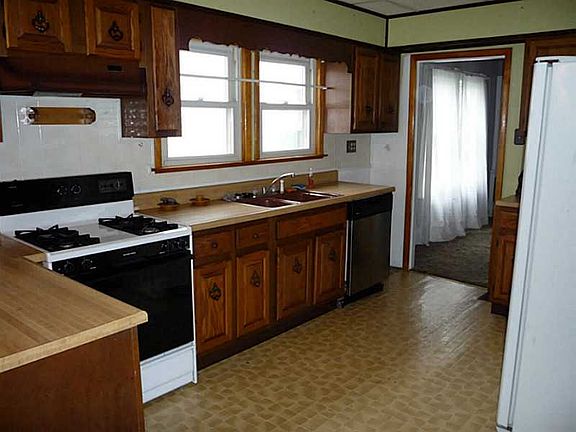 2nd image of 2040 N Grand Ave
