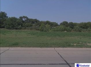 10208 Brentwood Dr, La Vista, NE 68128