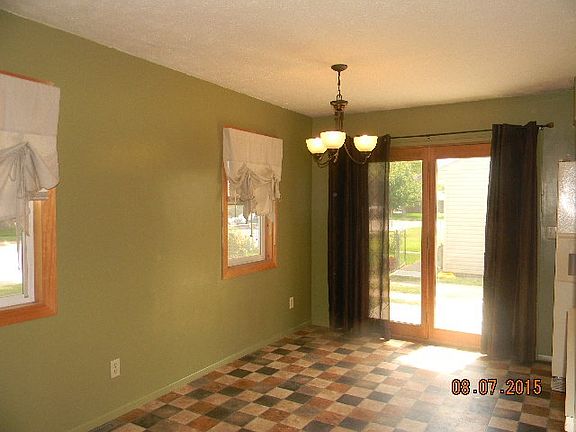 5th image of 812 S Eastman Ave