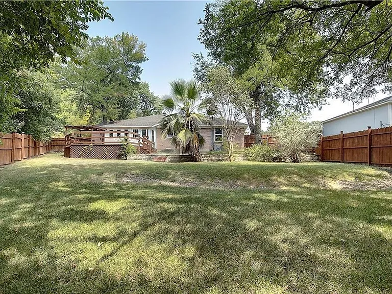 8115 Claremont Dr — Photo 23