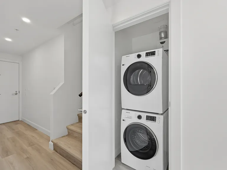 2511 Carolina St — Photo 117