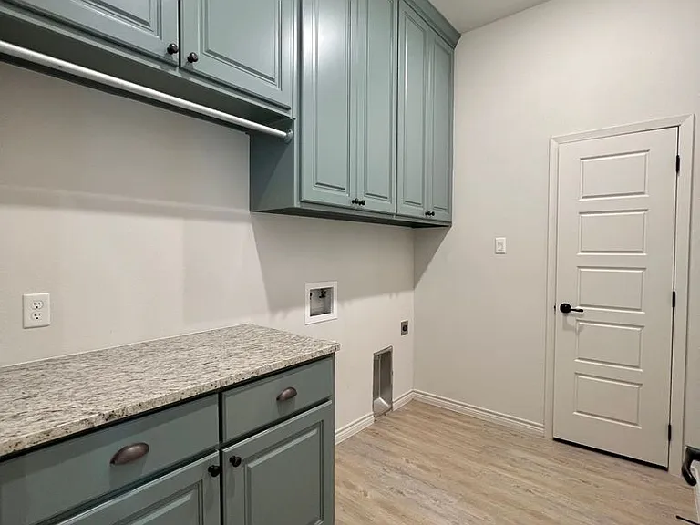12308 Kenosha Ave — Photo 11
