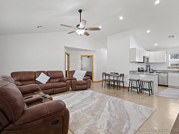 5th image of 11879 Sandy Acres Trl