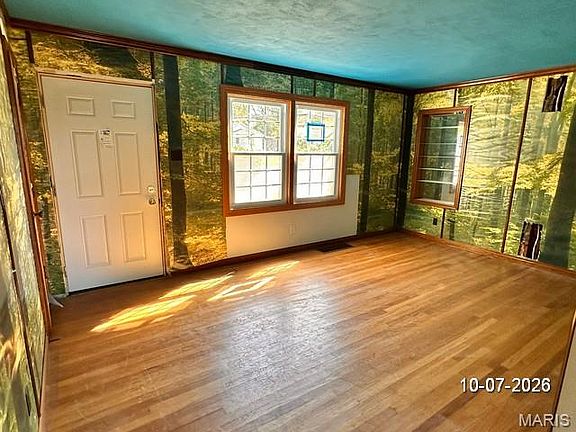 3rd image of 9857 Lilac Dr