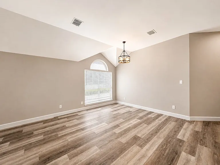 1612 Meadowview Dr — Photo 5