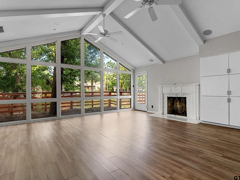 3200 Decharles St — Photo 18