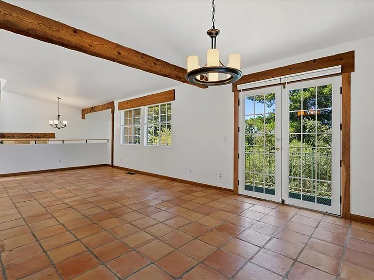 930 Valley View Dr — Photo 7
