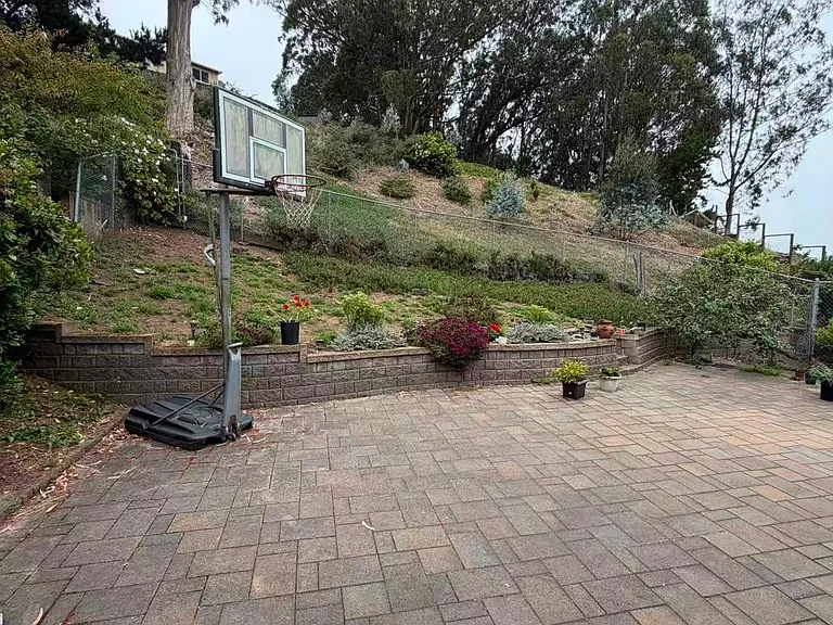 1064 Gilman Dr — Photo 14