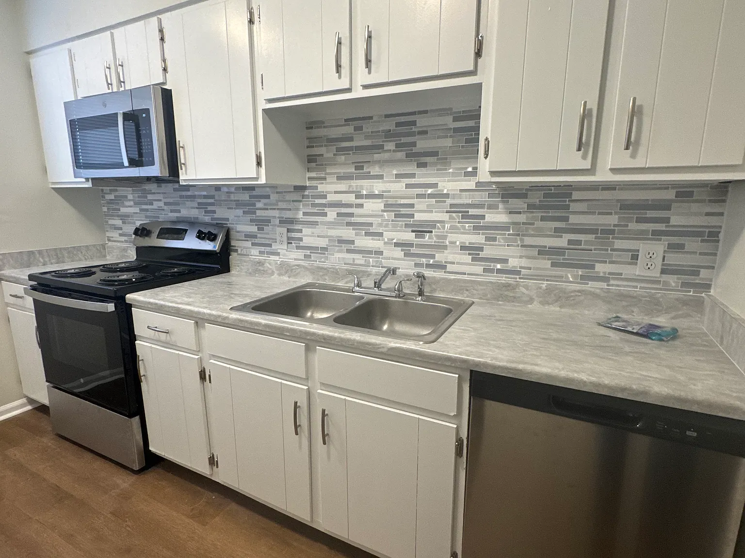 2 bed, 1.5 bath, 1038 sqft, $1,395 — Photo 3