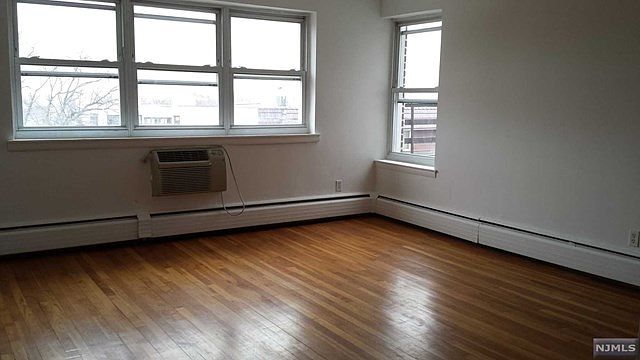 2nd image of 559 Anderson Ave APT D1