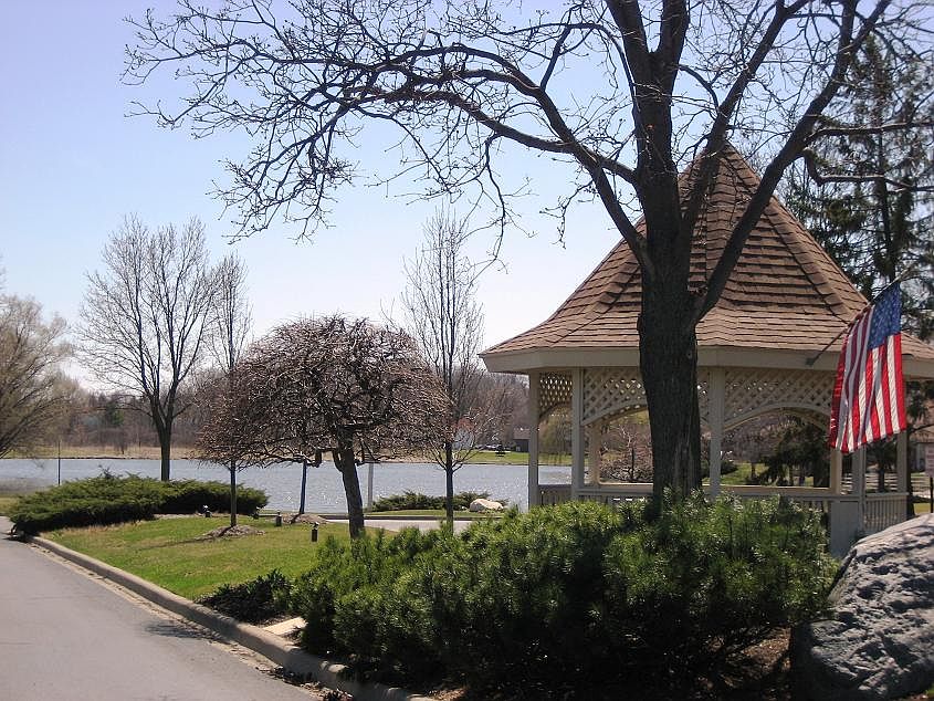 2nd image of 22280 Edgewater #1
