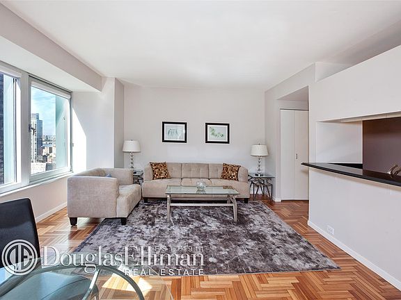 3rd image of 150-156 W 56th St APT 2912