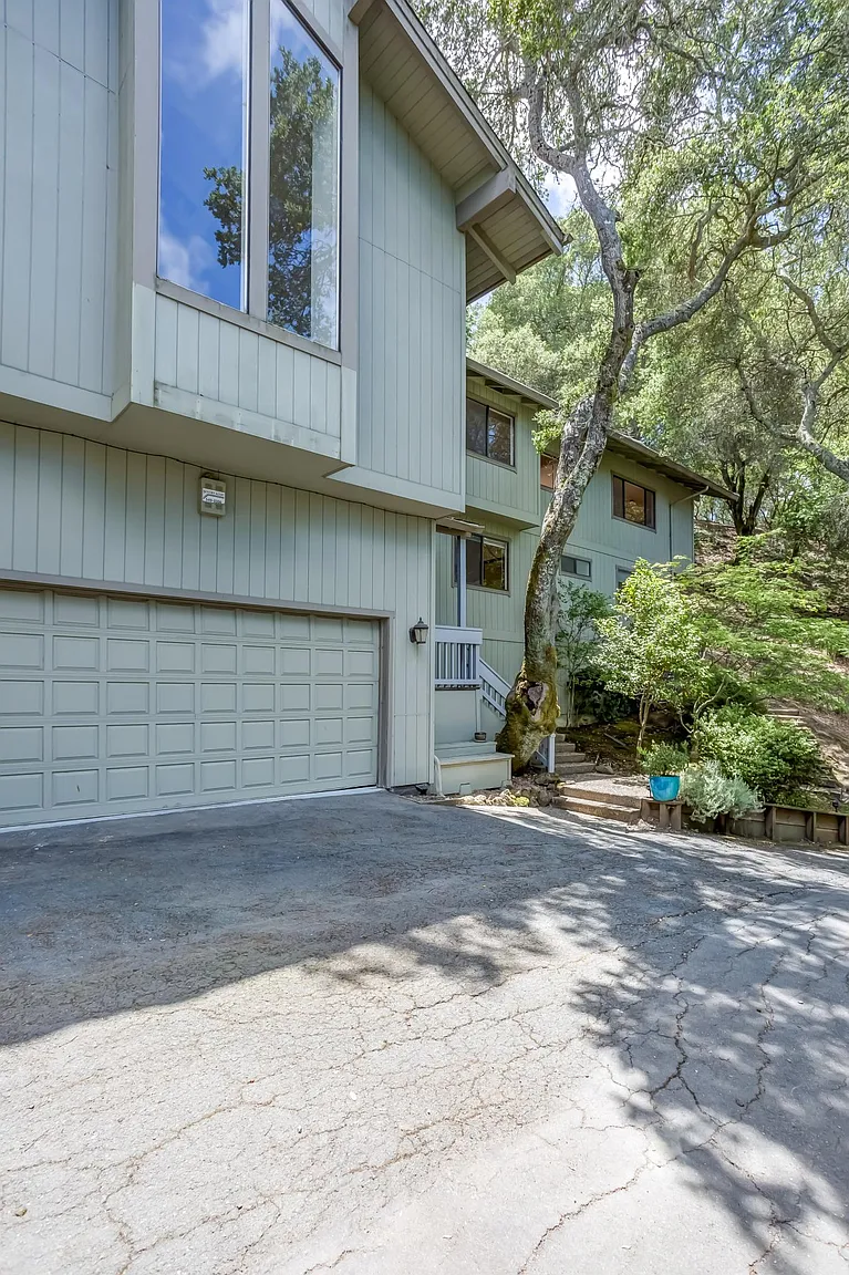 19 Woodcrest Dr photo 1