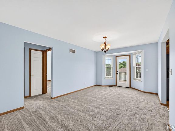 5th image of 4046 Cambridge Crossing Dr