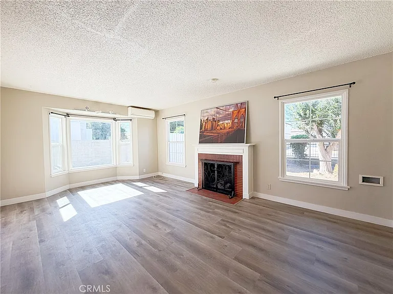 320 E Marshall St #A — Photo 2