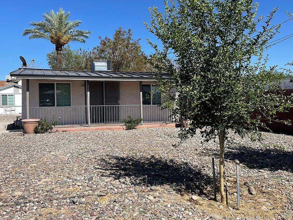 Street view front of house