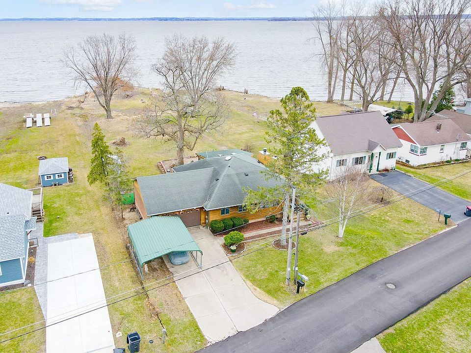 1st image of N1020 Lake Dr